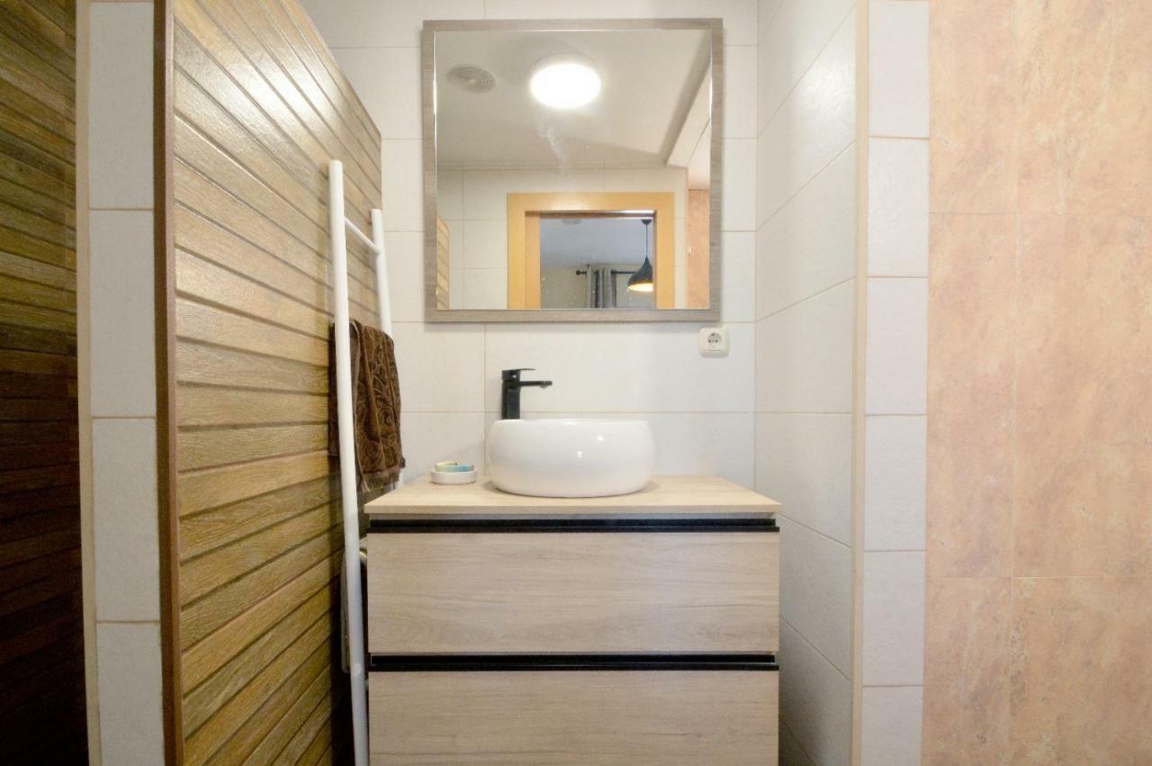 Moderno Apartamento Frente A La Playa Y El Centro Daire Almería Dış mekan fotoğraf